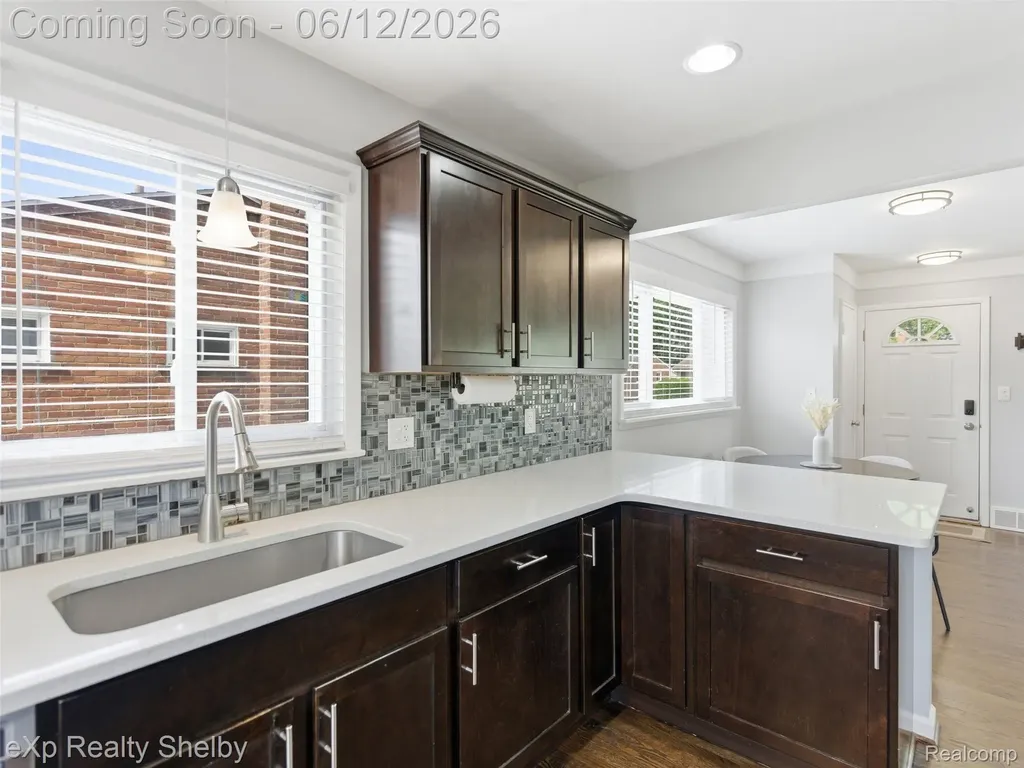 29451 Mark Avenue Madison Heights City MI 48071