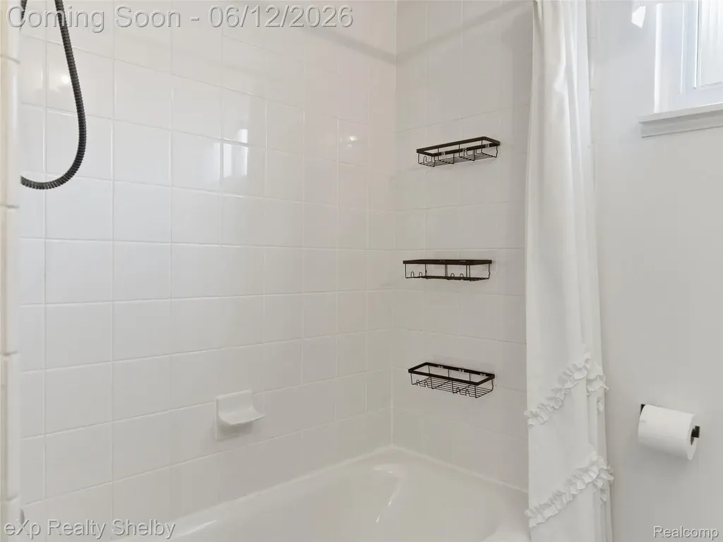 29451 Mark Avenue Madison Heights City MI 48071