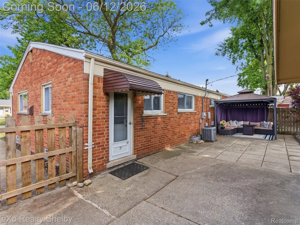 29451 Mark Avenue Madison Heights City MI 48071