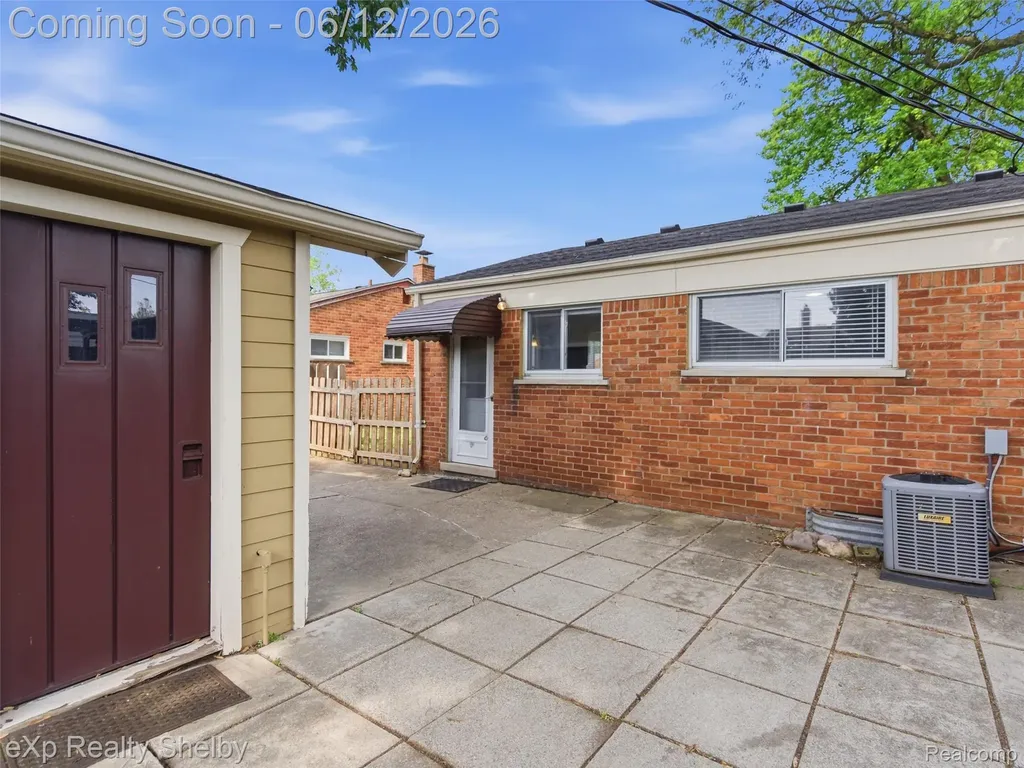 29451 Mark Avenue Madison Heights City MI 48071