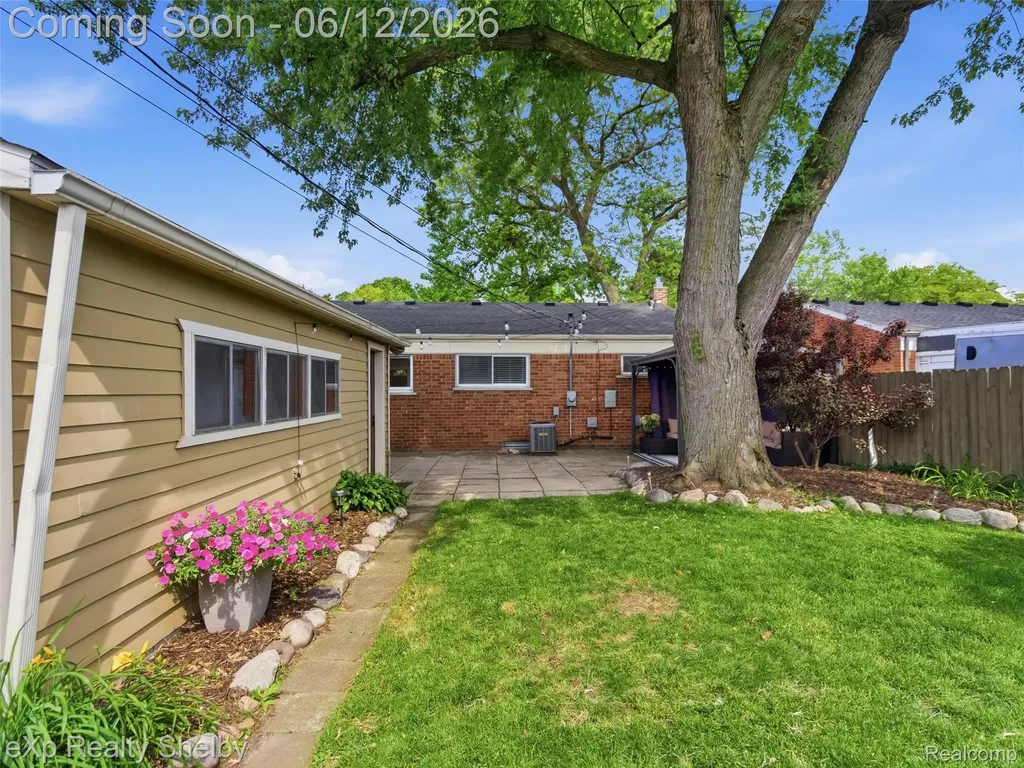 29451 Mark Avenue Madison Heights City MI 48071