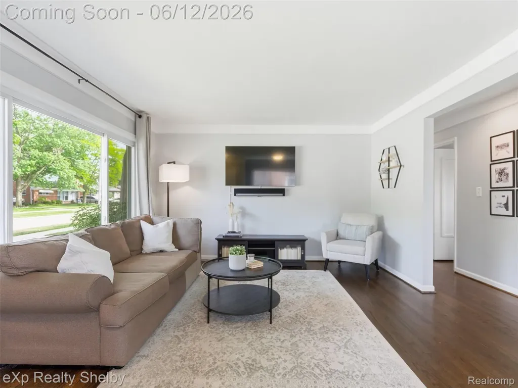 29451 Mark Avenue Madison Heights City MI 48071