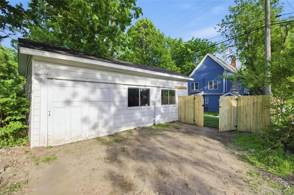 213 Maple Street Ypsilanti City MI 48198