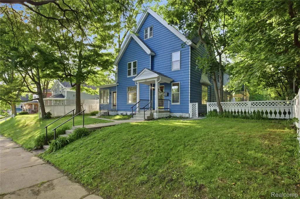 213 Maple Street Ypsilanti City MI 48198