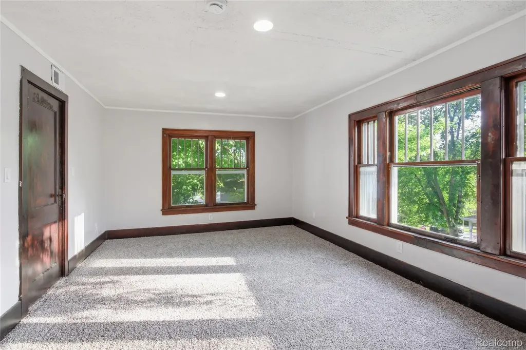 213 Maple Street Ypsilanti City MI 48198