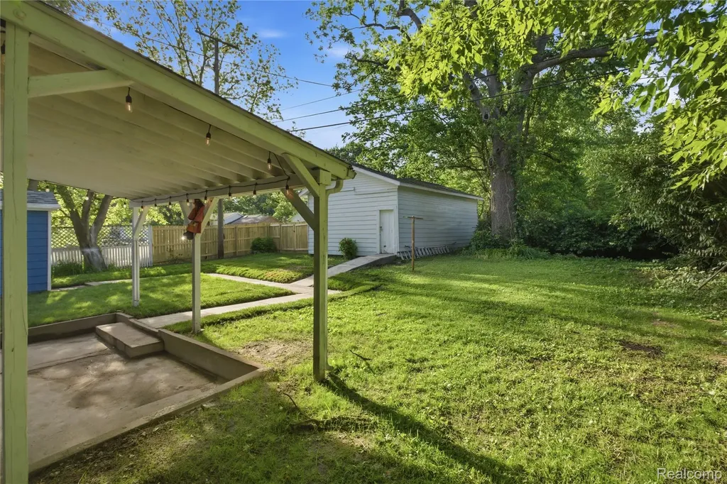 213 Maple Street Ypsilanti City MI 48198