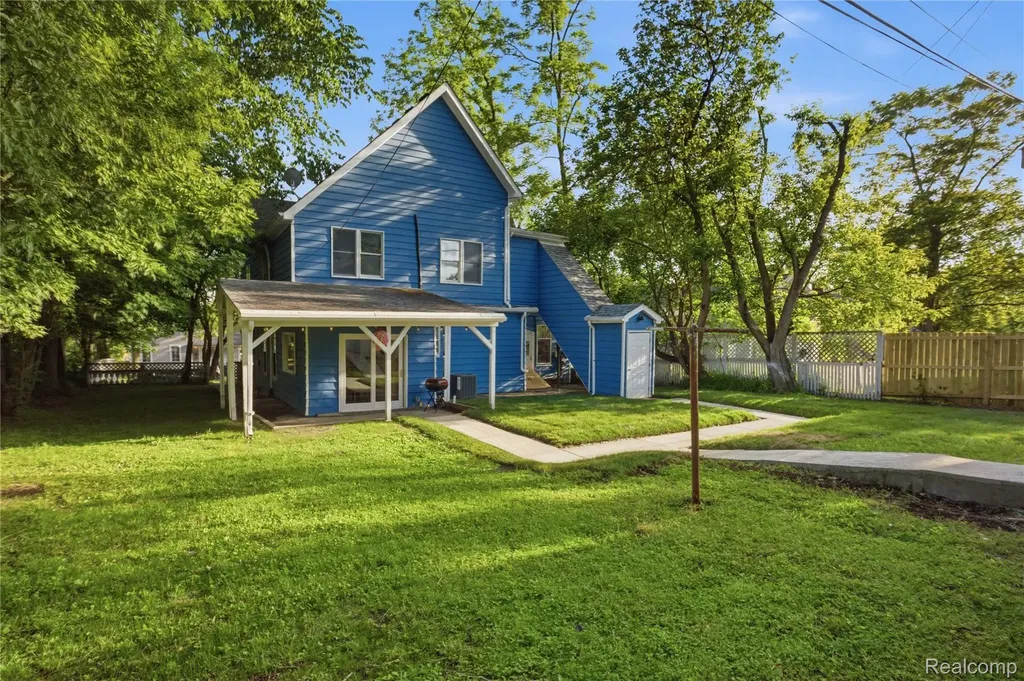 213 Maple Street Ypsilanti City MI 48198