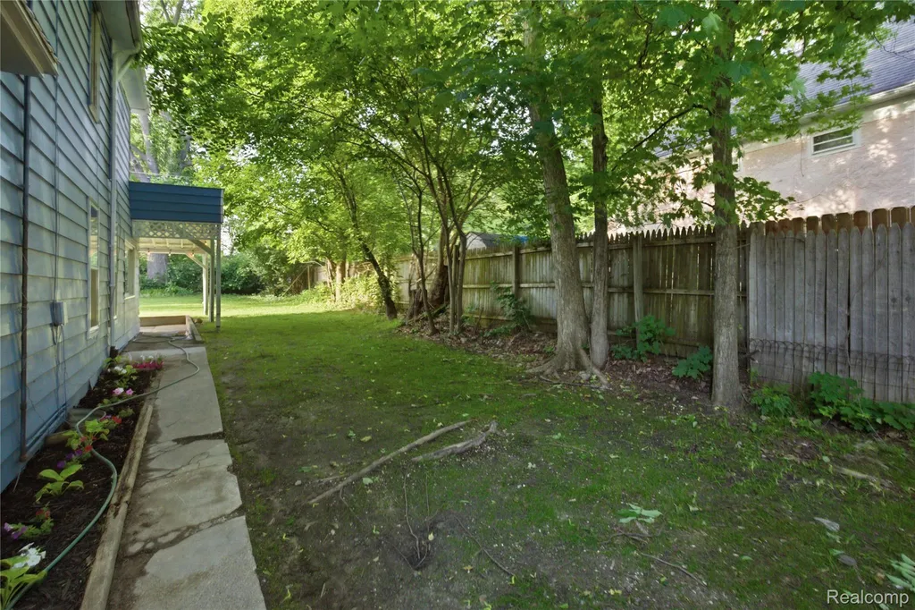 213 Maple Street Ypsilanti City MI 48198