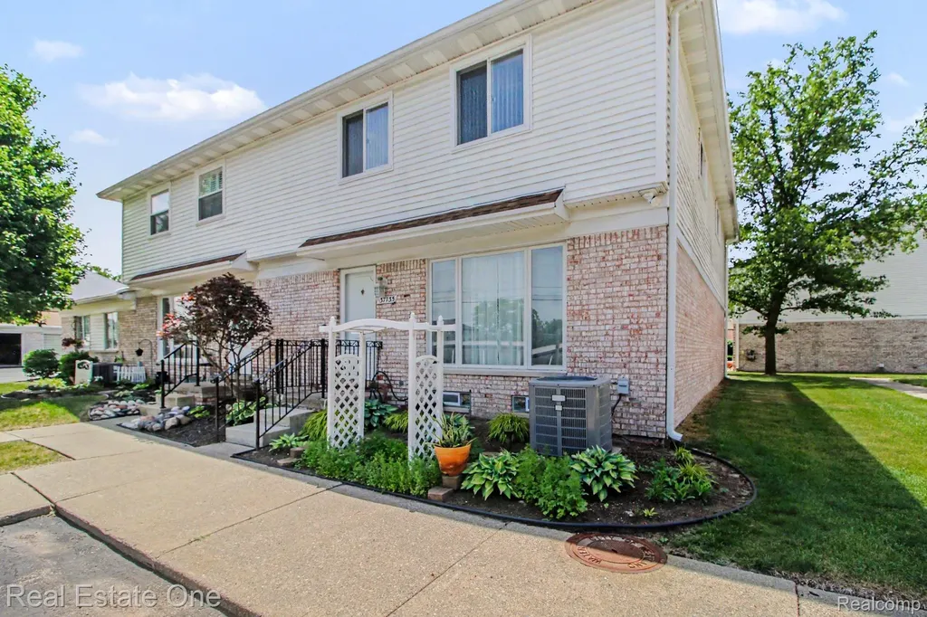 37735 Colonial Drive N Westland City MI 48185