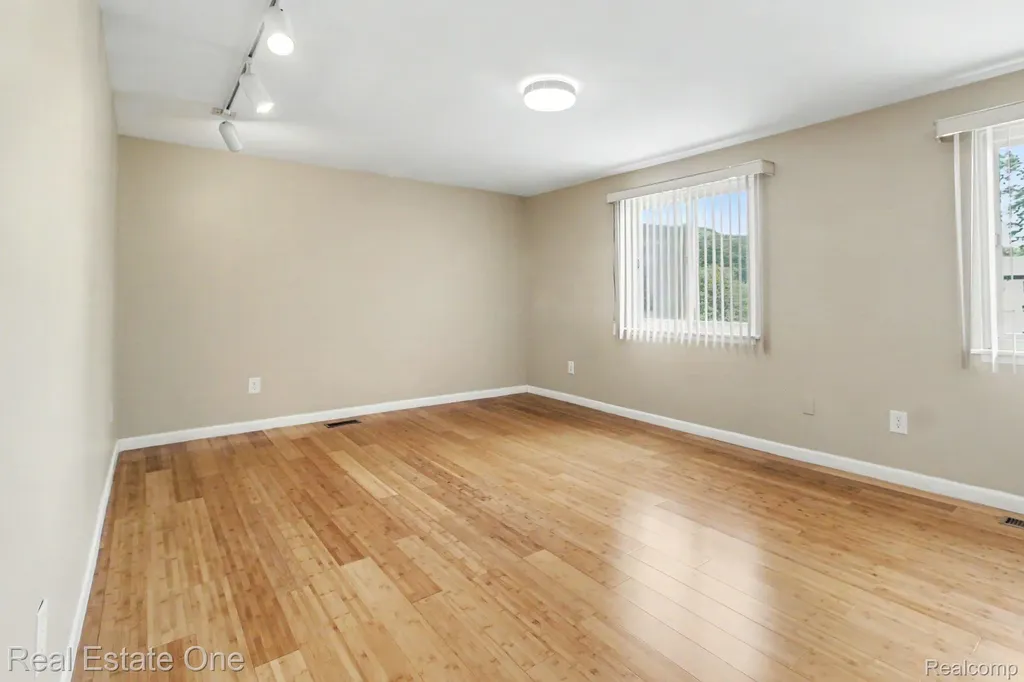 37735 Colonial Drive N Westland City MI 48185