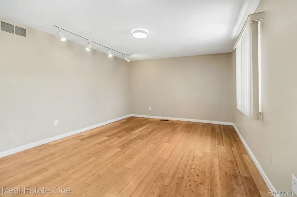 37735 Colonial Drive N Westland City MI 48185