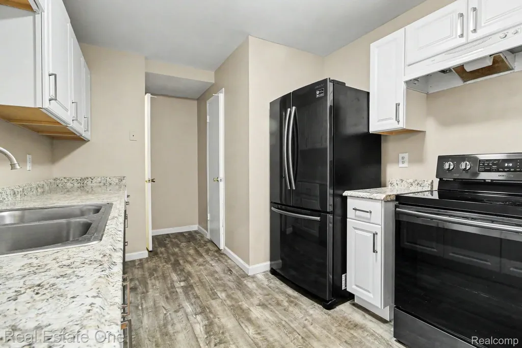 37735 Colonial Drive N Westland City MI 48185