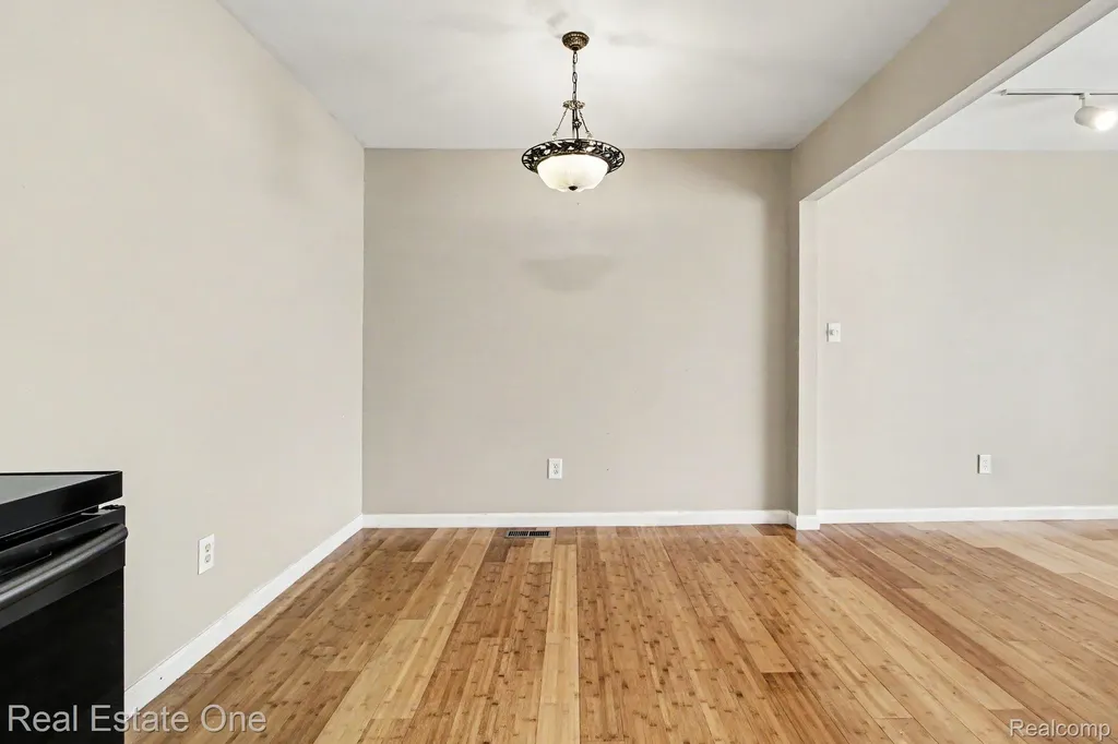 37735 Colonial Drive N Westland City MI 48185