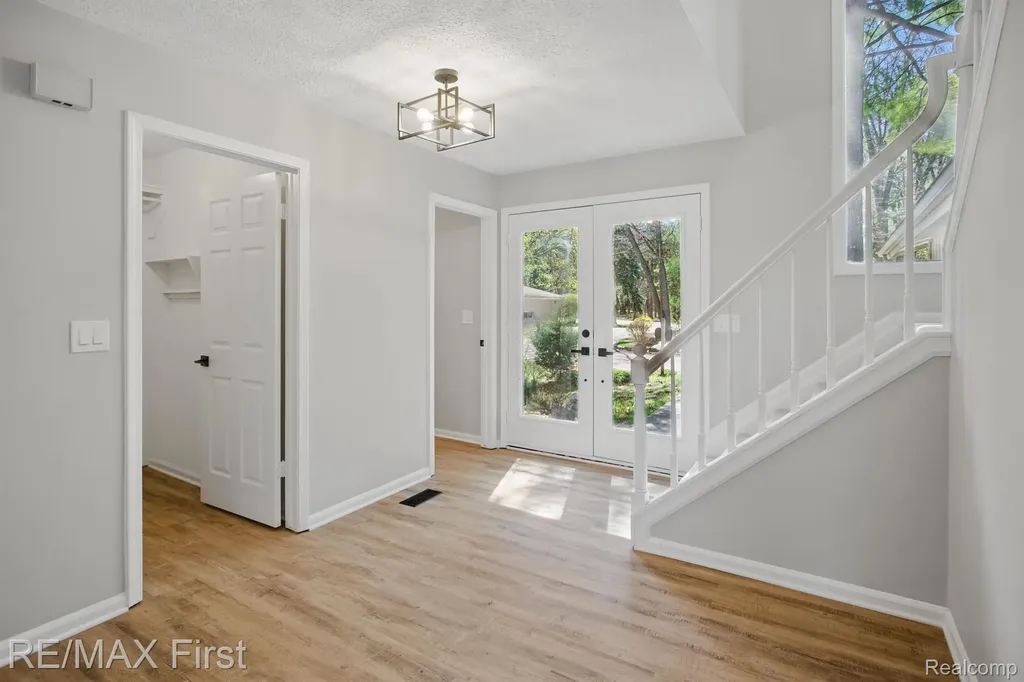 6620 Red Cedar Lane West Bloomfield Charter Township MI 48324