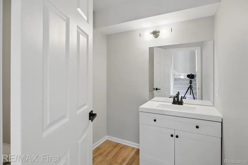 6620 Red Cedar Lane West Bloomfield Charter Township MI 48324