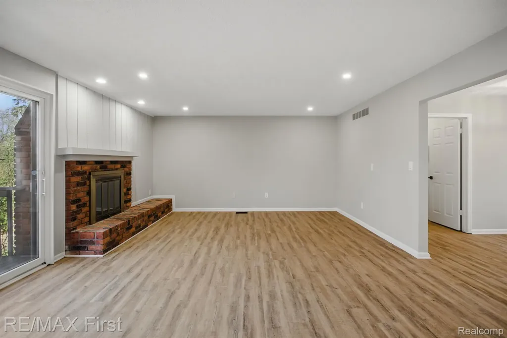 6620 Red Cedar Lane West Bloomfield Charter Township MI 48324