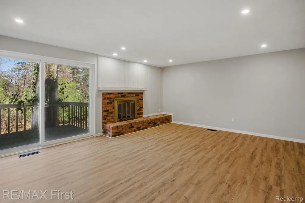 6620 Red Cedar Lane West Bloomfield Charter Township MI 48324