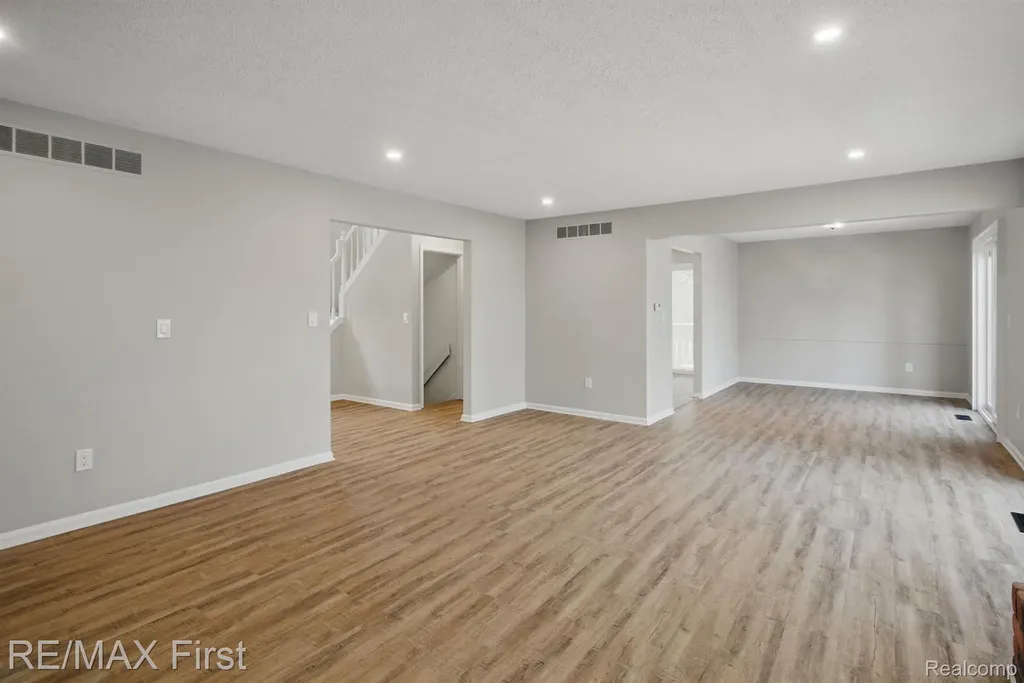 6620 Red Cedar Lane West Bloomfield Charter Township MI 48324