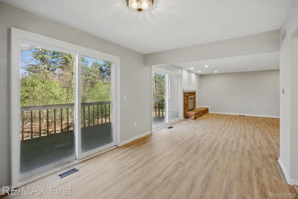 6620 Red Cedar Lane West Bloomfield Charter Township MI 48324