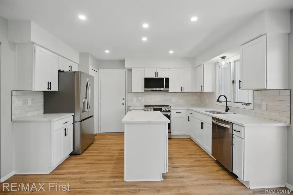 6620 Red Cedar Lane West Bloomfield Charter Township MI 48324