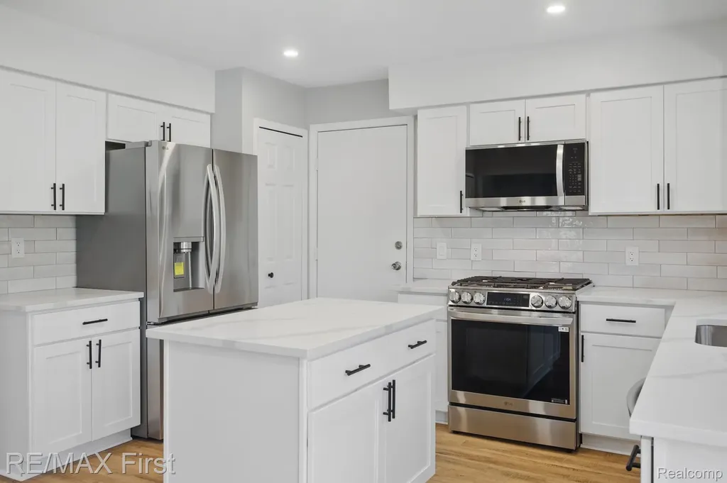 6620 Red Cedar Lane West Bloomfield Charter Township MI 48324