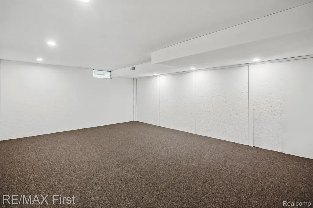 6620 Red Cedar Lane West Bloomfield Charter Township MI 48324