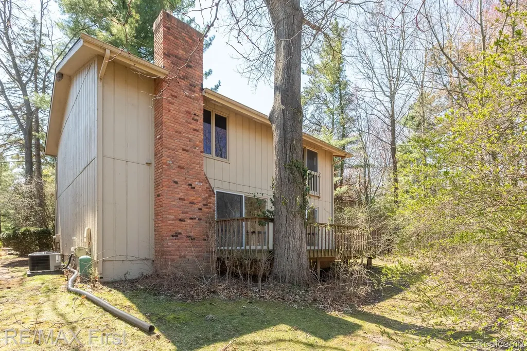 6620 Red Cedar Lane West Bloomfield Charter Township MI 48324