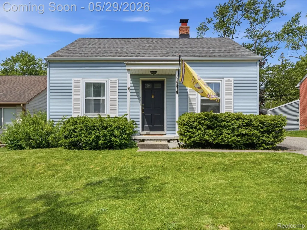320 S Avery Road Waterford Charter Township MI 48328