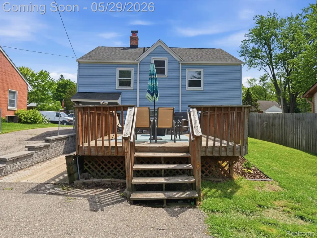 320 S Avery Road Waterford Charter Township MI 48328