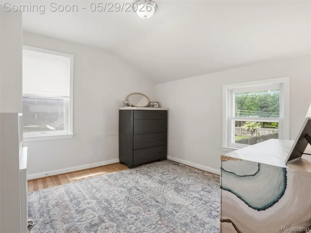 320 S Avery Road Waterford Charter Township MI 48328