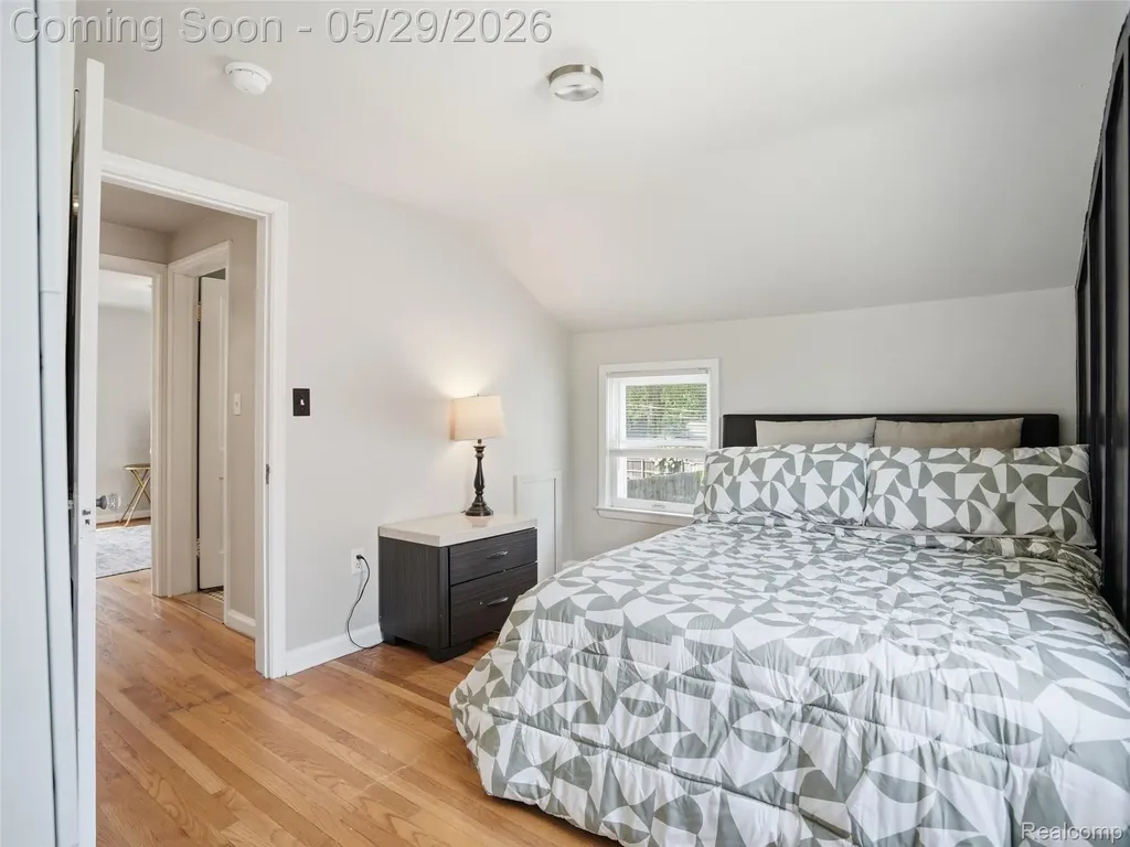 320 S Avery Road Waterford Charter Township MI 48328