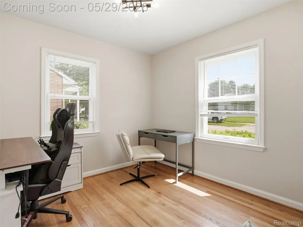 320 S Avery Road Waterford Charter Township MI 48328