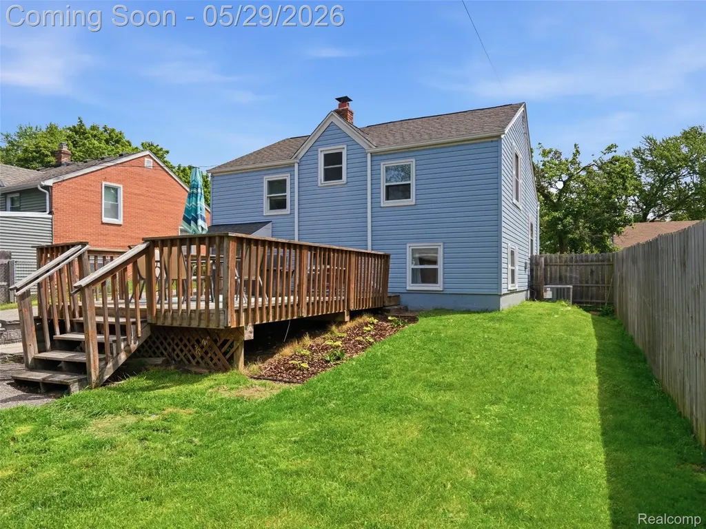 320 S Avery Road Waterford Charter Township MI 48328