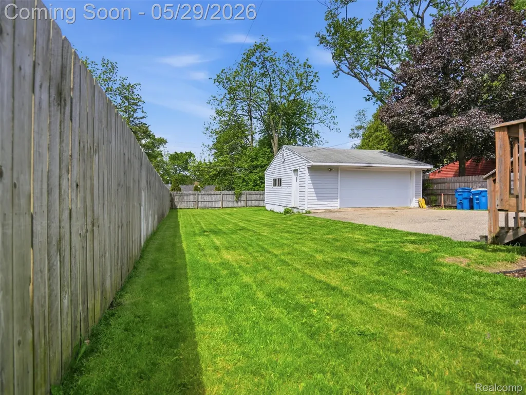 320 S Avery Road Waterford Charter Township MI 48328