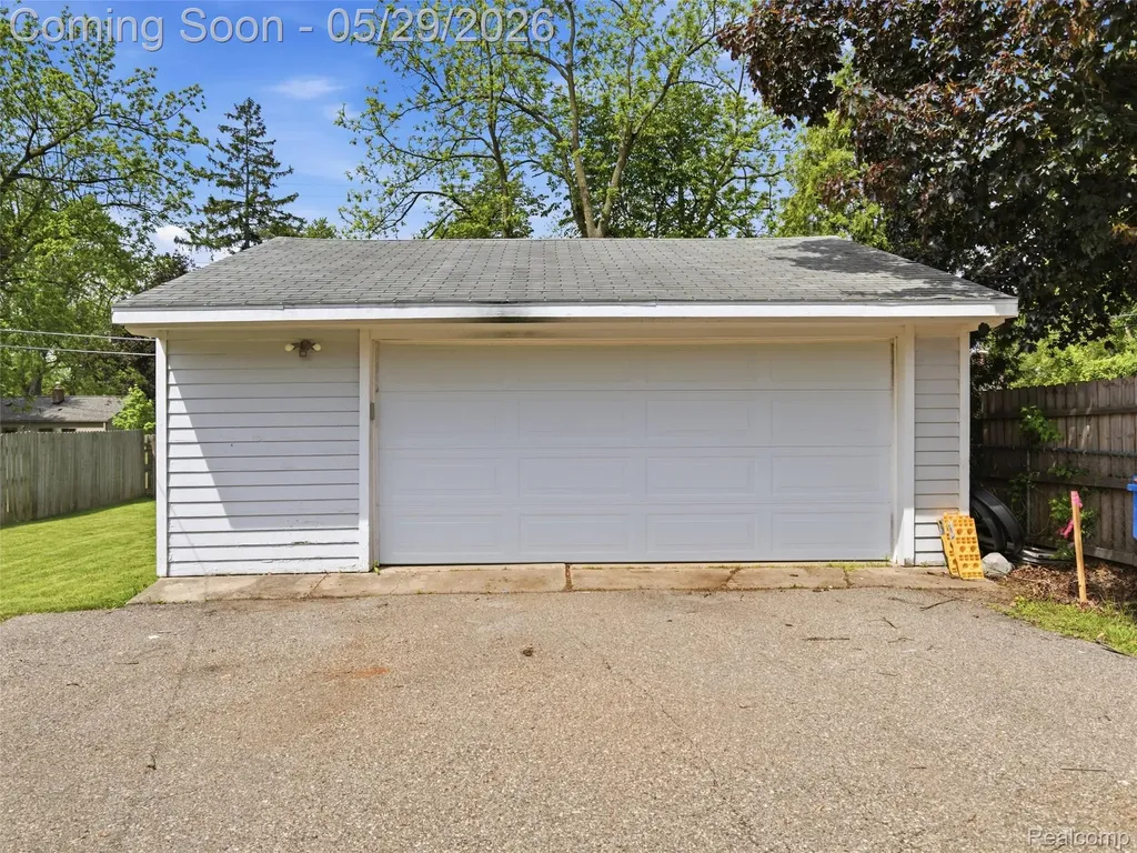 320 S Avery Road Waterford Charter Township MI 48328