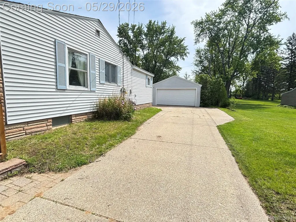 1147 Jay Street Waterford Charter Township MI 48327