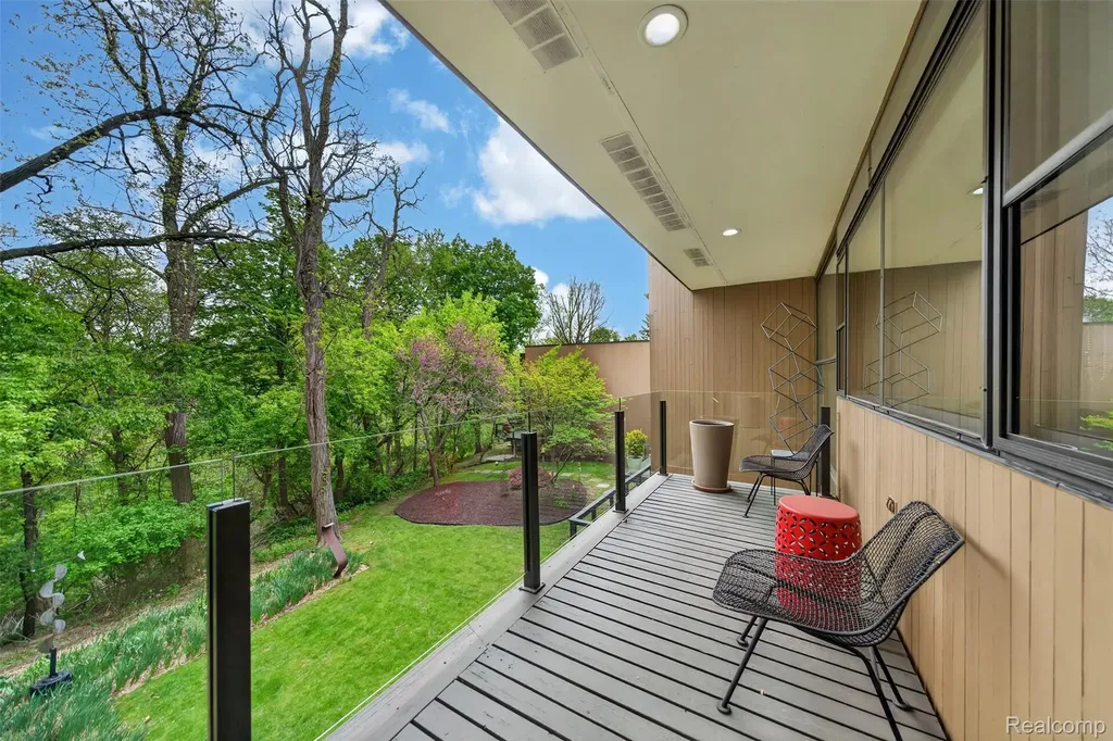 32714 Ravine Drive Franklin Village MI 48025