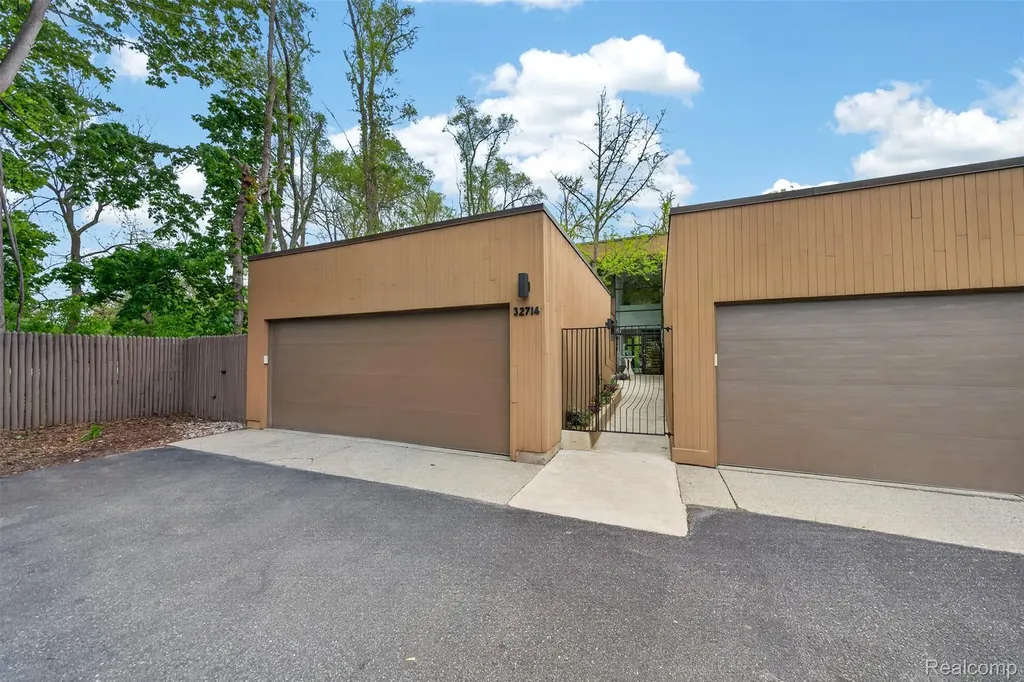 32714 Ravine Drive Franklin Village MI 48025