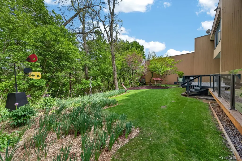 32714 Ravine Drive Franklin Village MI 48025