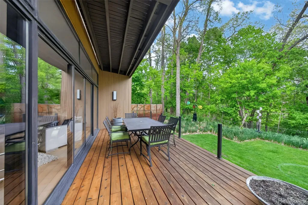32714 Ravine Drive Franklin Village MI 48025