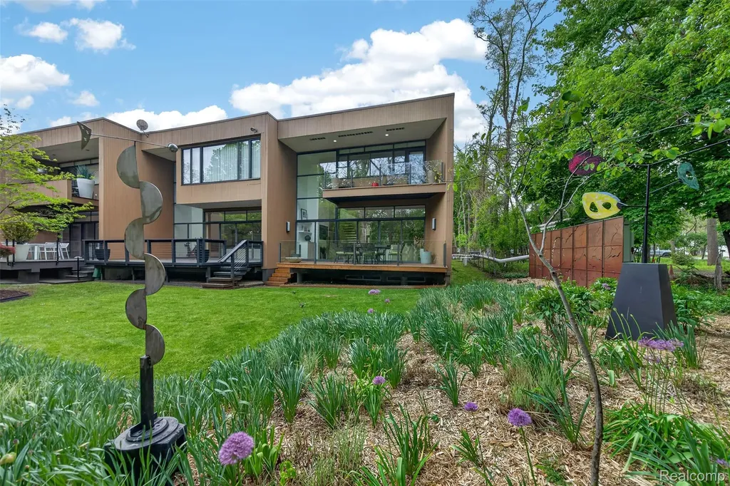 32714 Ravine Drive Franklin Village MI 48025
