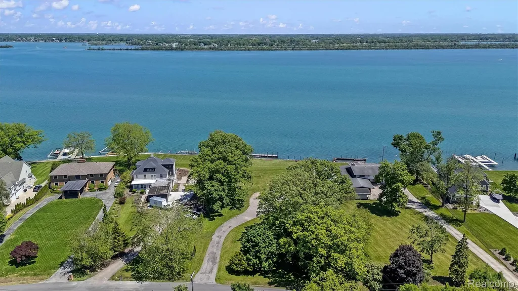 28095 Elba Drive Grosse Ile Township MI 48138
