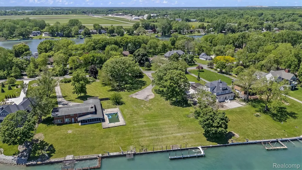 28095 Elba Drive Grosse Ile Township MI 48138