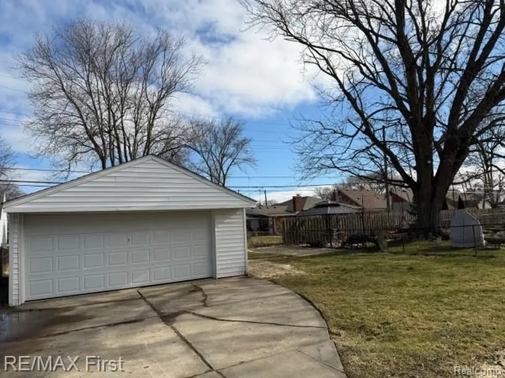 22921 Gaukler Street St. Clair Shores City MI 48080