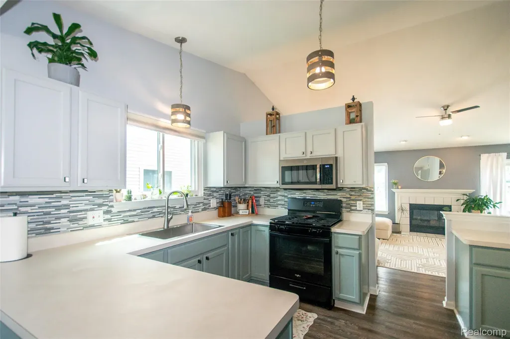 29931 Rosslyn Avenue Garden City City MI 48135