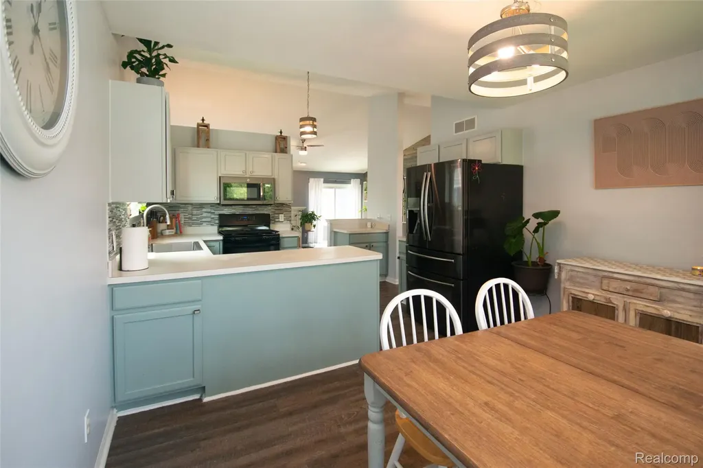 29931 Rosslyn Avenue Garden City City MI 48135