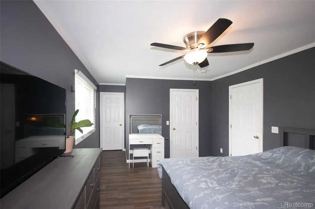 29931 Rosslyn Avenue Garden City City MI 48135