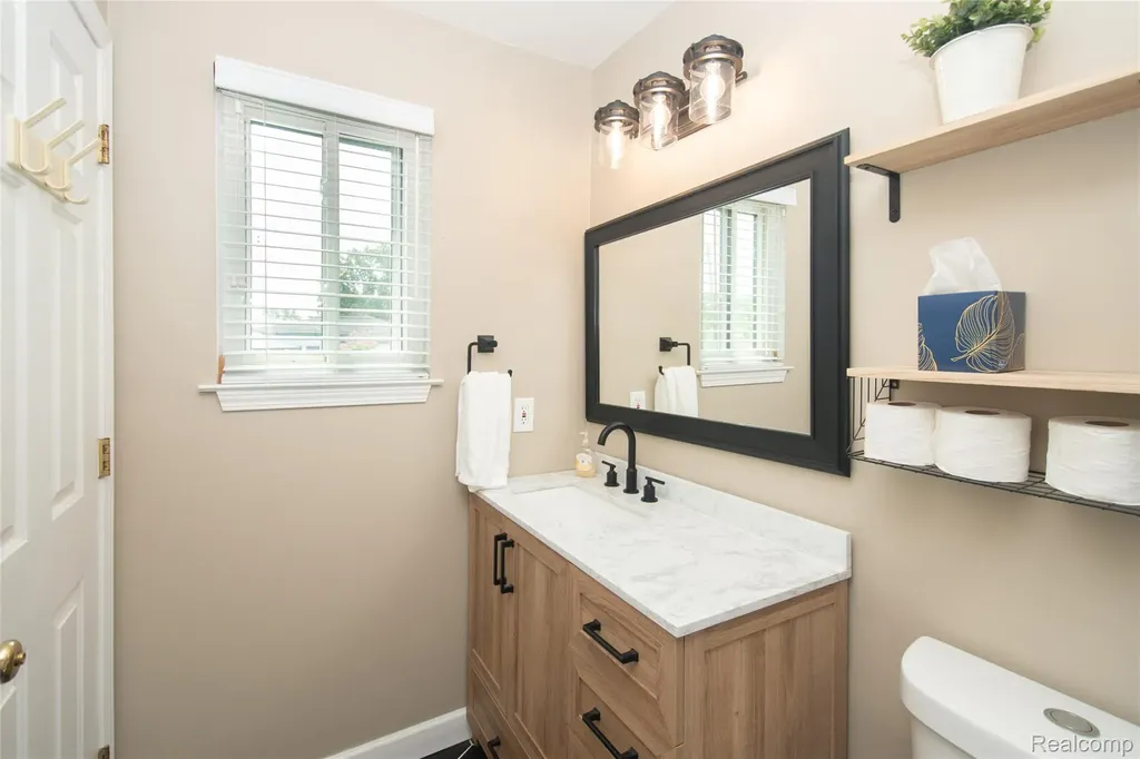 29931 Rosslyn Avenue Garden City City MI 48135