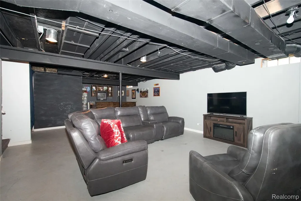 29931 Rosslyn Avenue Garden City City MI 48135