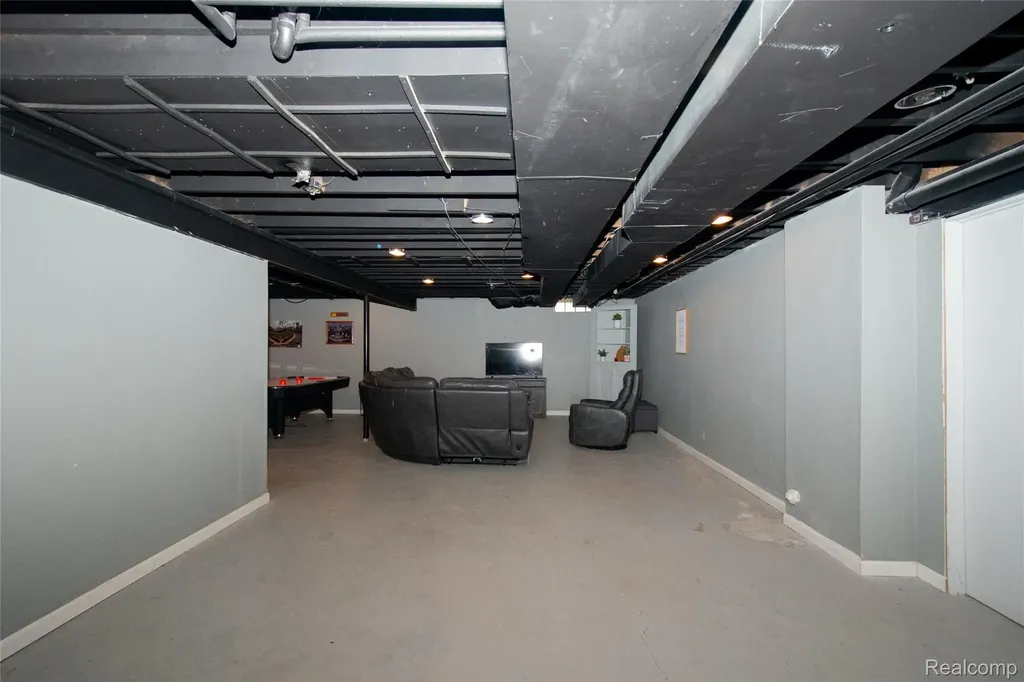 29931 Rosslyn Avenue Garden City City MI 48135